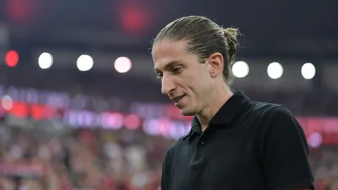 Filipe Luís técnico do Flamengo durante partida contra o Fortaleza no estádio Maracanã pelo campeonato Brasileiro A 2025. Foto: Thiago Ribeiro/AGIF