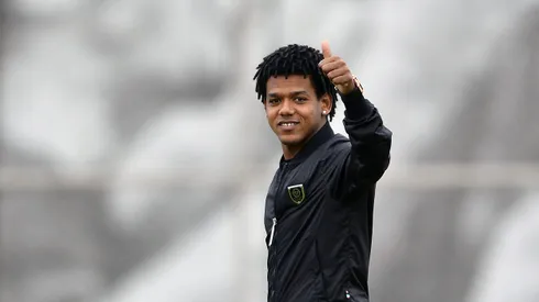 Romarinho durante visita ao treino do Corinthians no CT Joaquim Grava.