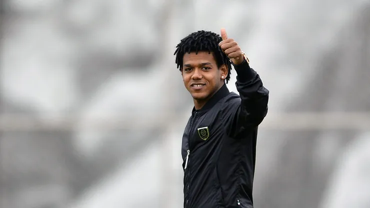 Romarinho durante visita ao treino do Corinthians no CT Joaquim Grava.
