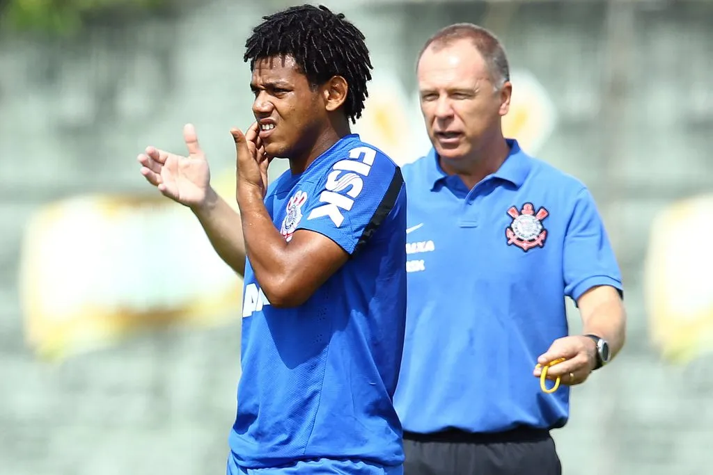 SAO PAULO – SP – 10/04/2014 – TREINO DO CORINTHIANS – Romarinho durante treino do Corinthians no CT Joaquim Grava. Foto: Mauro Horita/AGIF