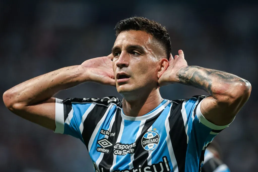 RS – PORTO ALEGRE – 10/03/2024 – GAUCHO 2024, GREMIO X BRASIL DE PELOTAS – Franco Cristaldo jogador do Gremio comemora seu gol durante partida contra o Brasil de Pelotas no estadio Arena do Gremio pelo campeonato Gaucho 2024. Foto: Maxi Franzoi/AGIF