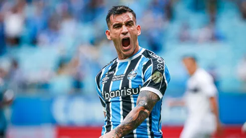 Franco Cristaldo jogador do Gremio comemora seu gol durante partida contra o Santa Cruz-RS no estadio Arena do Gremio pelo campeonato Gaucho 2024.