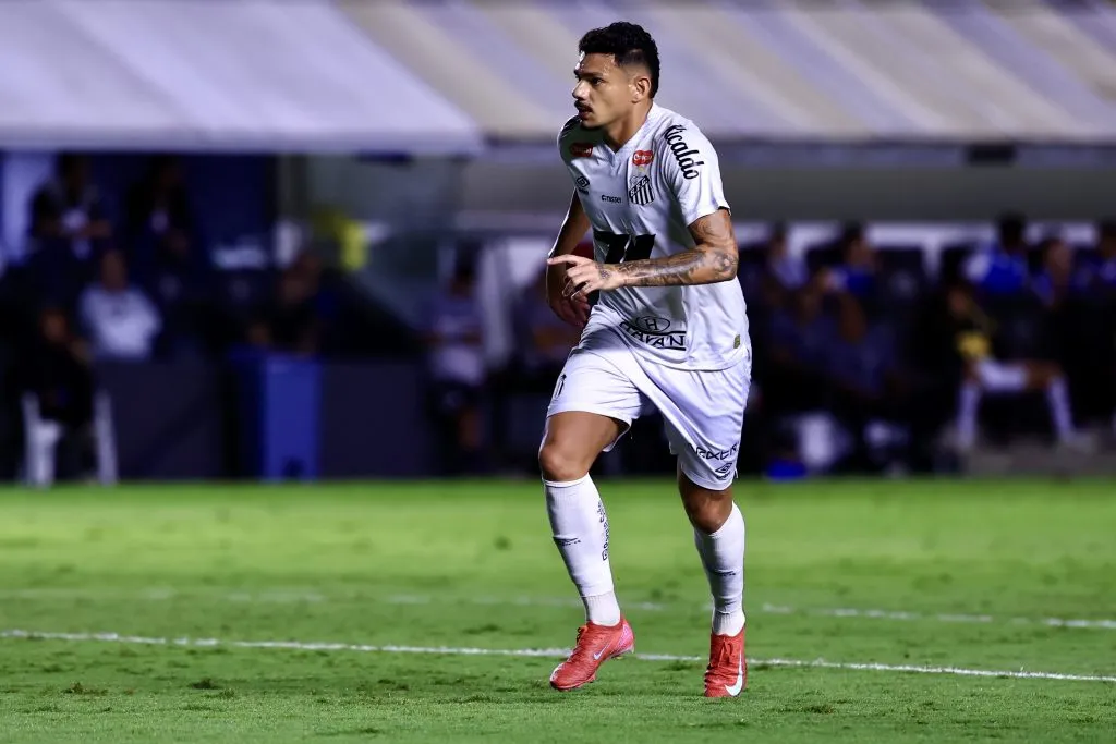 Tiquinho Soares jogador do Santos durante partida contra o CRB na Copa Do Brasil 2025. Foto: Marcello Zambrana/AGIF