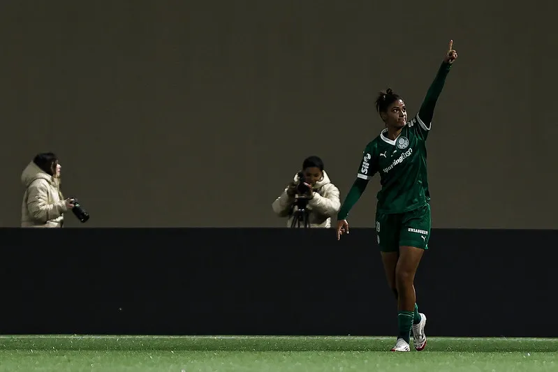 Lais comemora gol marcado contra a Ferroviária (Reprodução/Rebeca Reis/Ag.Paulistão)