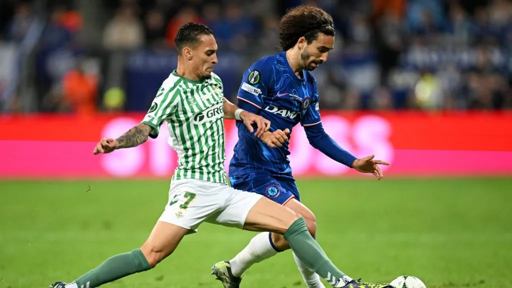 Antony em sua última partida pelo Real Betis diante do Chelsea. (Photo by Stuart Franklin/Getty Images)