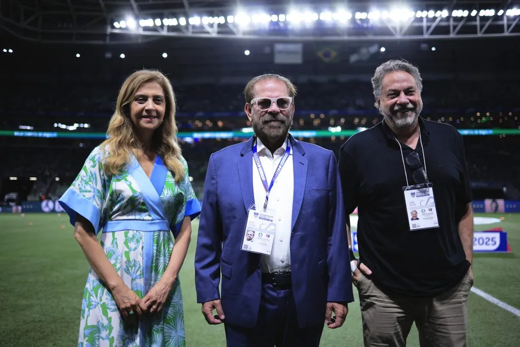 SP – SAO PAULO – 10/03/2025 – PAULISTA 2025, PALMEIRAS X SAO PAULO – leila pereira presidente do Palmeiras conversa com Julio Casares presidente do Sao Paulo e Reinaldo Carneiro Bastos presidente da Federacao Paulista de Futebol antes de partida no estadio Arena Allianz Parque pelo campeonato Paulista 2025. Foto: Ettore Chiereguini/AGIF
