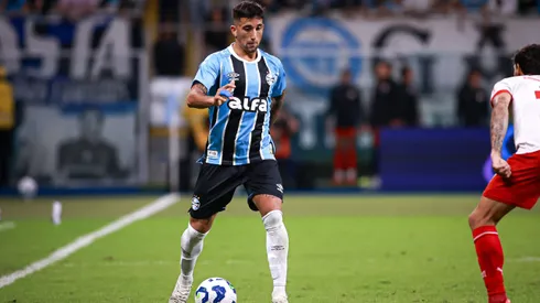 Cristian Olivera jogador do Gremio durante partida contra o Bragantino no estadio Arena do Gremio pelo campeonato Brasileiro A 2025.