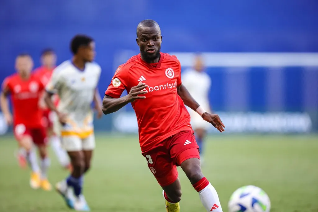 MG – BELO HORIZONTE – 05/11/2023 – BRASILEIRO A 2023, CRUZEIRO X INTERNACIONAL – Enner Valencia jogador do Internacional durante partida contra o Cruzeiro no estadio Mineirao pelo campeonato Brasileiro A 2023. Foto: Gilson Lobo/AGIF