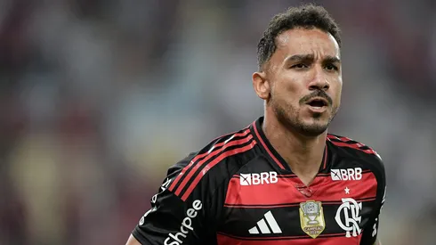 Danilo em partida pelo Flamengo. Foto: Thiago Ribeiro/AGIF