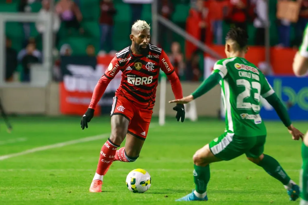 RS – Caxias do Sul – 09/11/2022 – BRASILEIRAO A 2022, JUVENTUDE X FLAMENGO. Rodinei, jogador do Flamengo, em lance da partida contra o Juventude, no Estadio Alfredo Jaconi, pelo Campeonato Brasileiro 2022. Foto: Luiz Erbes/AGIF