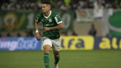Paulinho jogador do Palmeiras durante partida contra o Sao Paulo no estadio Arena Barueri pelo campeonato Brasileiro A 2025.