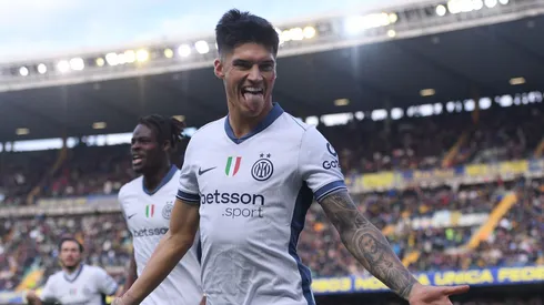 Joaquín Correa do FC Internazionale comemora depois de marcar o gol de abertura durante a partida da Série A entre Verona e FC Internazionale no Stadio Marcantonio Bentegodi em 23 de novembro de 2024 em Verona, Itália. (Foto de Alessandro Sabattini/Getty Images)