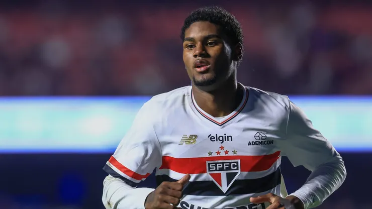 SP - SAO PAULO - 02/05/2025 - BRASILEIRO A 2025, SAO PAULO X FORTALEZA - Lucas Ferreira jogador do Sao Paulo durante partida contra o Fortaleza no estadio Morumbi pelo campeonato Brasileiro A 2025. Foto: Marcello Zambrana/AGIF