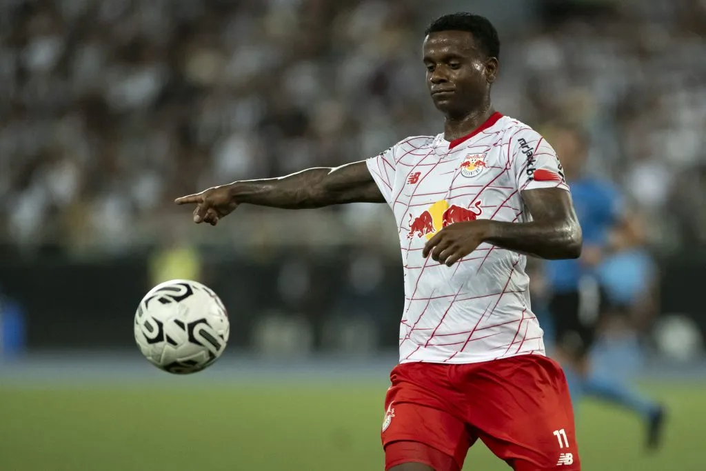 RJ – RIO DE JANEIRO – 06/03/2024 – COPA LIBERTADORES 2024, BOTAFOGO X BRAGANTINO – Helinho jogador do Bragantino durante partida contra o Botafogo no estadio Engenhao pelo campeonato Copa Libertadores 2024. Foto: Jorge Rodrigues/AGIF