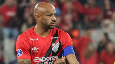 Thiago Heleno jogador do Athletico-PR durante partida contra o Cerro Porteno no estadio Arena da Baixada pelo campeonato Copa Sul-Americana 2024. Foto: Robson Mafra/AGIF