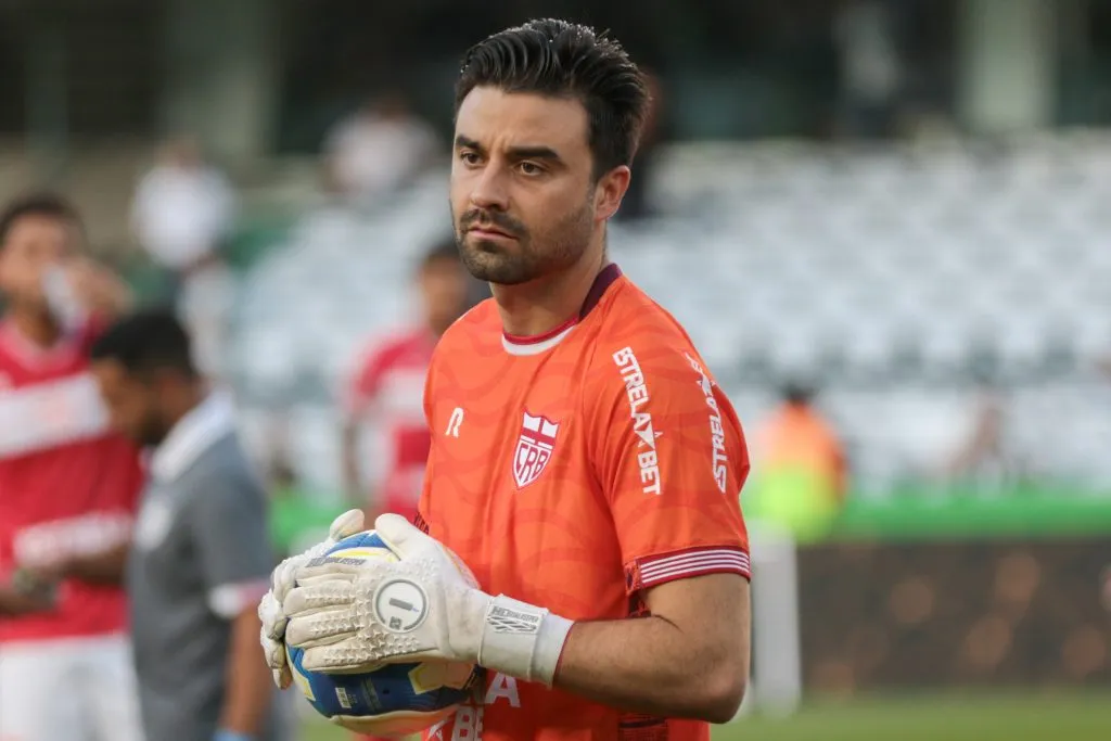 Matheus Albino interessa ao Palmeiras – Foto: Robson Mafra/AGIF.