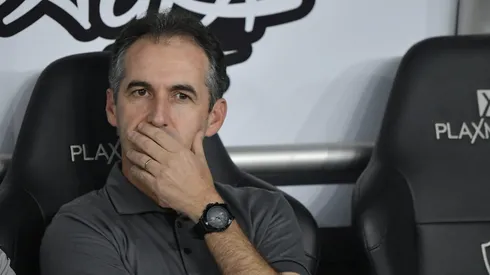 Leo Conde tecnico do Ceara durante partida contra o Botafogo no estadio Engenhao pelo campeonato Brasileiro A 2025. Foto: Thiago Ribeiro/AGIF