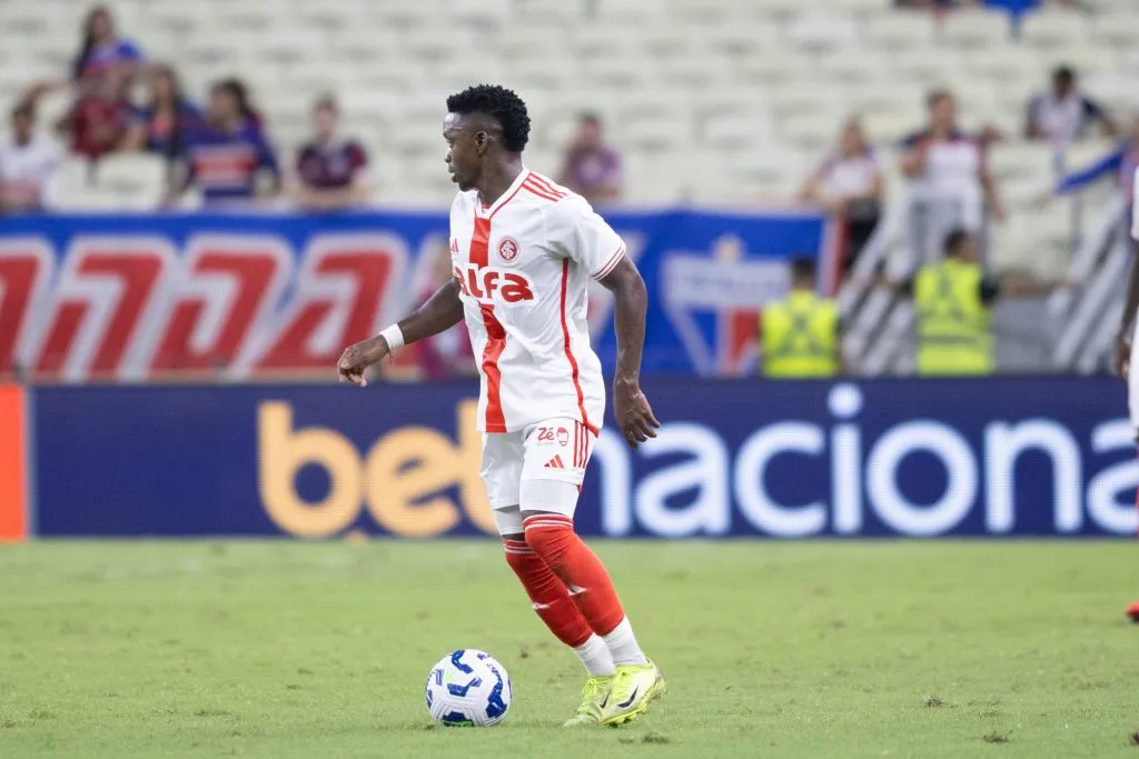 Carbonero jogador do Internacional durante partida contra o Fortaleza – Foto: Baggio Rodrigues/AGIF