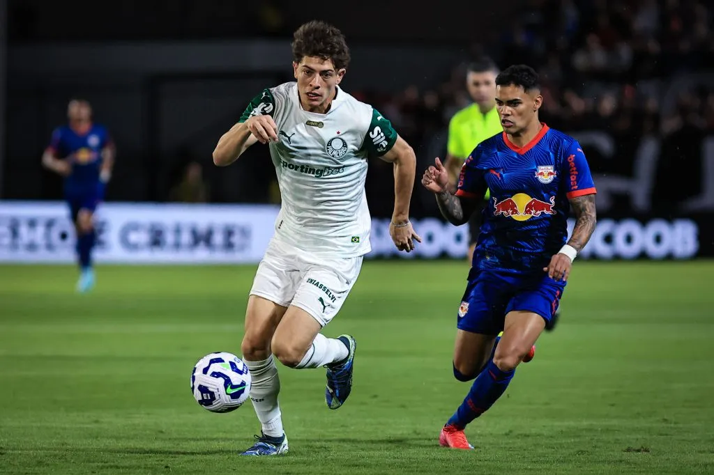 SP – BRAGANCA PAULISTA – 18/05/2025 – BRASILEIRO A 2025, BRAGANTINO X PALMEIRAS –  Giay jogador do Palmeiras durante partida contra o Bragantino no estadio Cicero De Souza Marques pelo campeonato Brasileiro A 2025.  Foto: Fabio Giannelli/AGIF