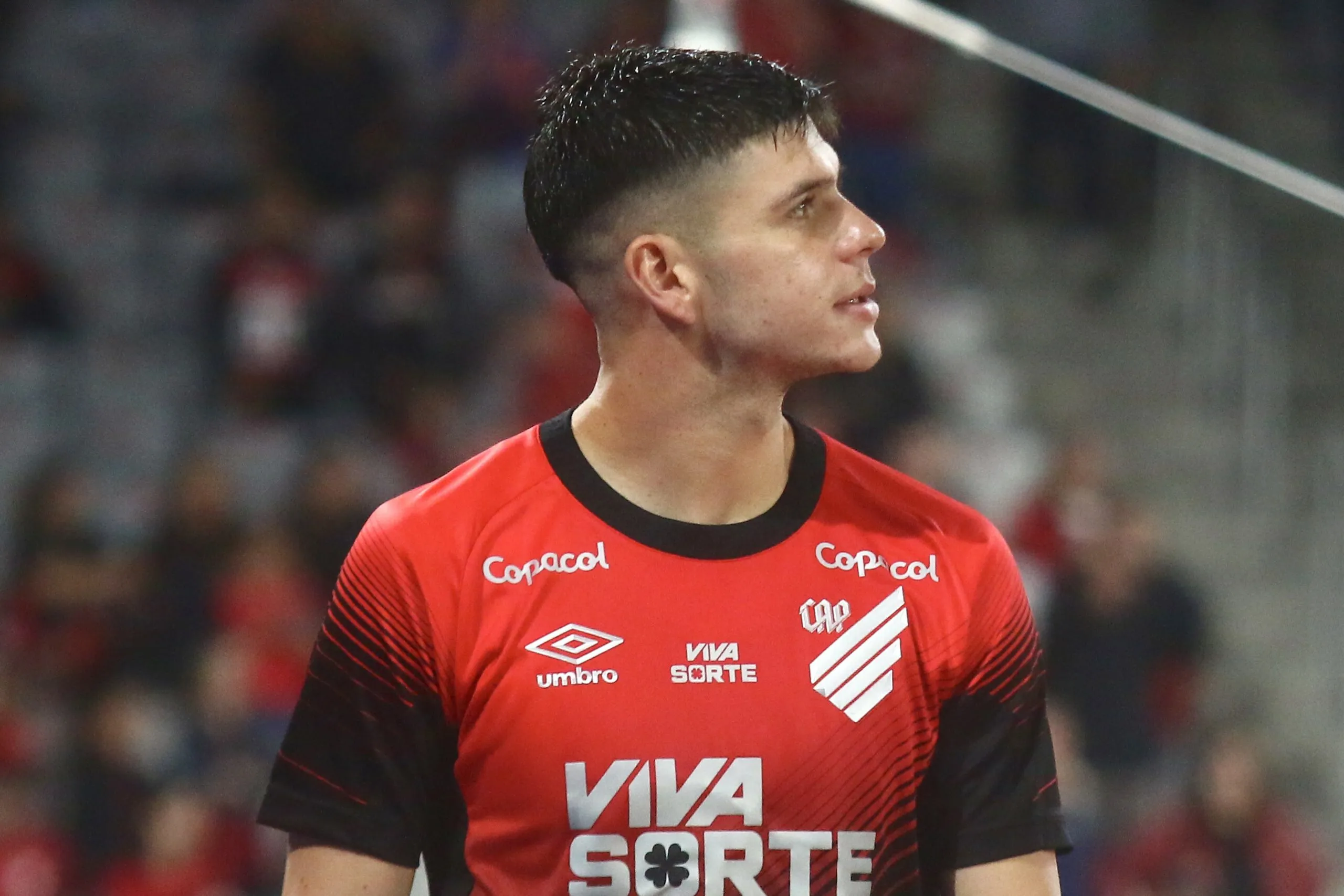 Zapelli durante partida contra o Botafogo-SP na Série B de 2025. Foto: Gabriel Machado/AGIF