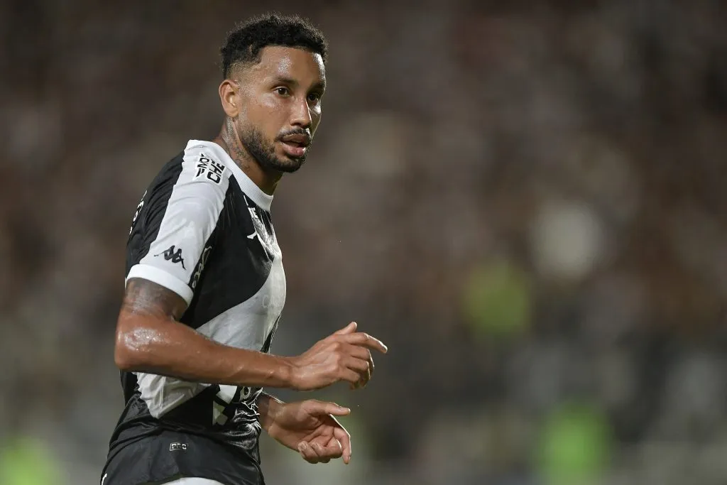 RJ – RIO DE JANEIRO – 31/05/2025 – BRASILEIRO A 2025, VASCO X BRAGANTINO – Jair jogador do Vasco durante partida contra o Bragantino no estadio Sao Januario pelo campeonato Brasileiro A 2025. Foto: Thiago Ribeiro/AGIF