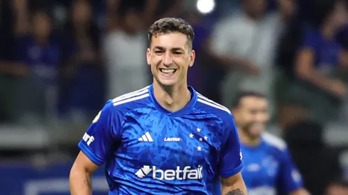 Dinenno é pedido pela torcida do Grêmio.