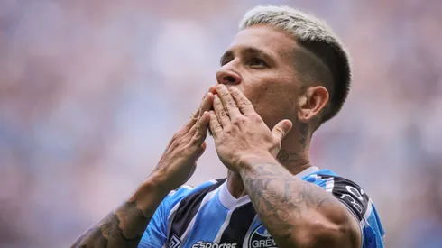 Soteldo jogador do Gremio comemora seu gol durante partida contra o Atletico-GO no estadio Arena do Gremio pelo campeonato Brasileiro A 2024.
