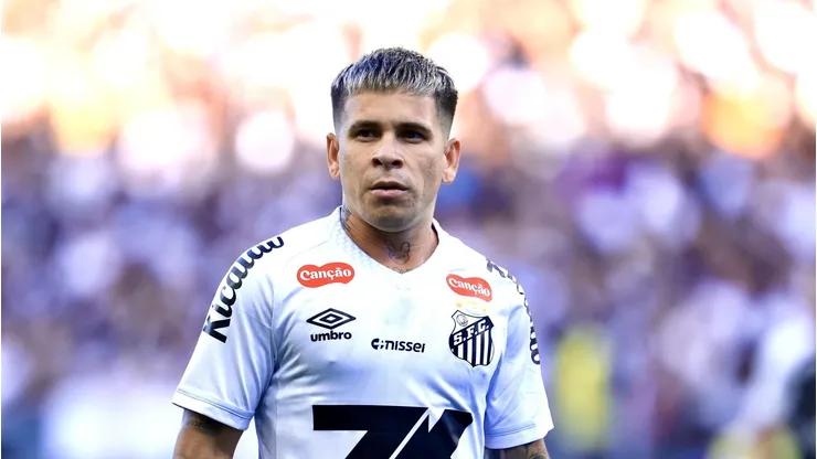 Fluminense deseja contratar Soteldo, do Santos.