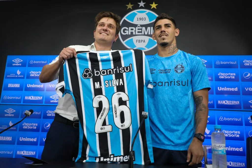 Dia da apresentação do lateral Mayk no Grêmio.