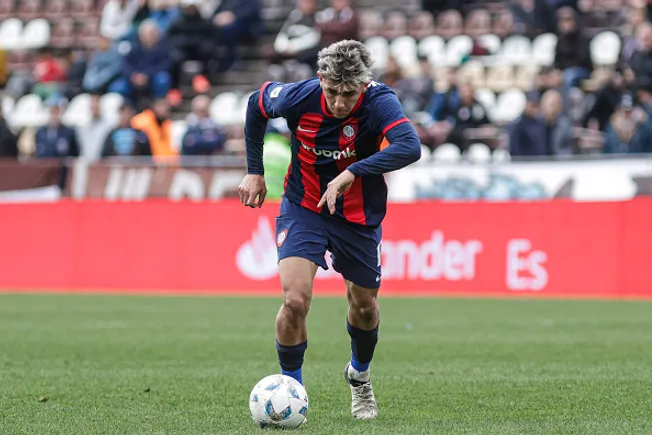 Elián Irala, atuando no San Lorenzo em 2024 (Photo by Daiana Panza / NurPhoto via Getty Images)