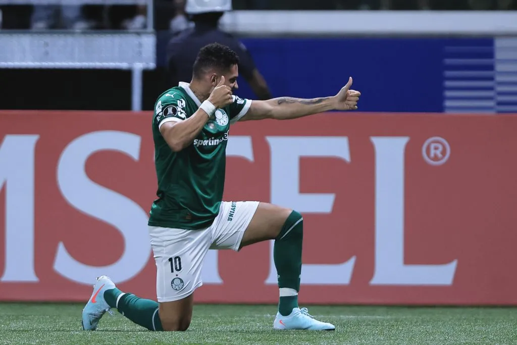 SP – SAO PAULO – 28/05/2025 – COPA LIBERTADORES 2025, PALMEIRAS X SPORTING CRISTAL – Paulinho jogador do Palmeiras comemora seu gol durante partida contra o Sporting Cristal no estadio Arena Allianz Parque pelo campeonato Copa Libertadores 2025. Foto: Ettore Chiereguini/AGIF