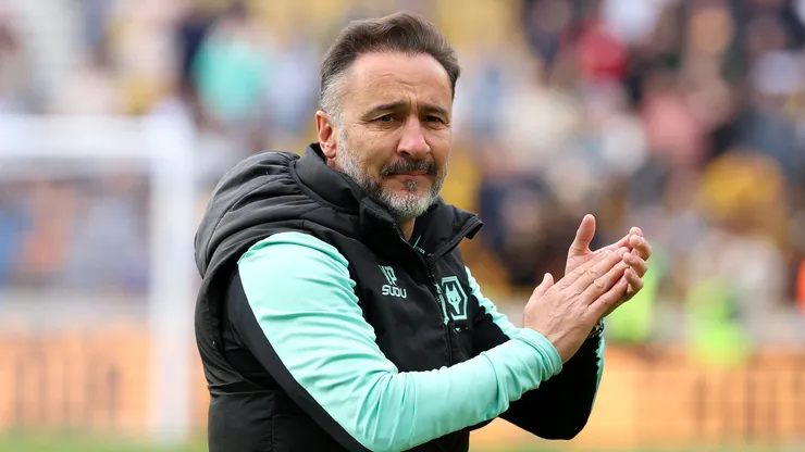 WOLVERHAMPTON, ENGLAND - MAY 25: Vitor Pereira, the Wolverhampton Wanderers manager applauds the crowd the Premier League match between Wolverhampton Wanderers FC and Brentford FC at Molineux on May 25, 2025 in Wolverhampton, England. (Photo by David Rogers/Getty Images)
