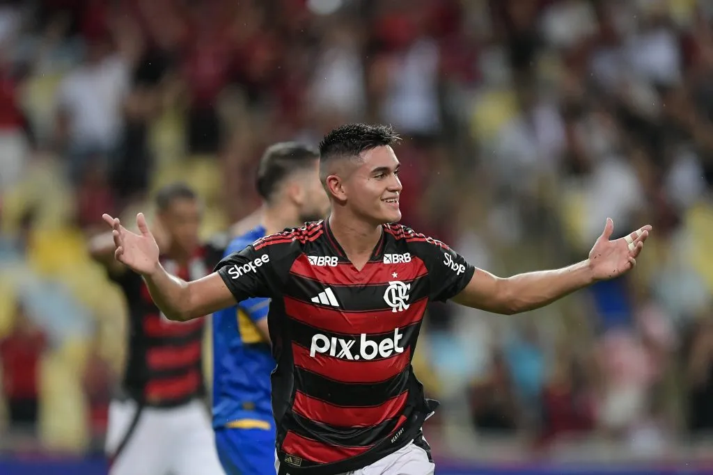 RJ – RIO DE JANEIRO – 30/01/2025 – CARIOCA 2025, FLAMENGO X SAMPAIO CORREA – Alcaraz jogador do Flamengo comemora seu gol durante partida contra o Sampaio Correa no estadio Maracana pelo campeonato Carioca 2025. Foto: Thiago Ribeiro/AGIF