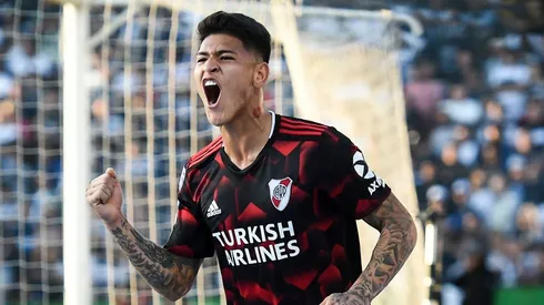 LA PLATA, ARGENTINA - SEPTEMBER 28: Jorge Carrascal of River Plate celebrates after scoring the first goal of his team during a match between Gimnasia y Esgrima La Plata and River Plate as part of Superliga Argentina 2019/20 at Estadio Juan Carlos Zerillo on September 28, 2019 in La Plata, Argentina. (Photo by Marcelo Endelli/Getty Images)