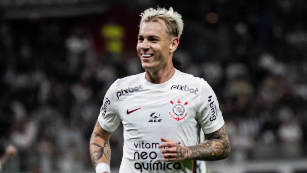 Róger Guedes pode ser contratado pelo Grêmio – Foto: Fernando Moreno/AGIF.