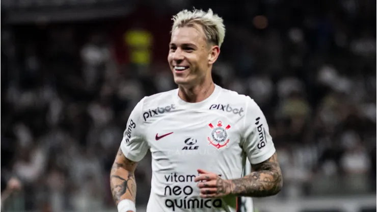 Róger Guedes em partida pelo Corinthians. Foto: Fernando Moreno/AGIF