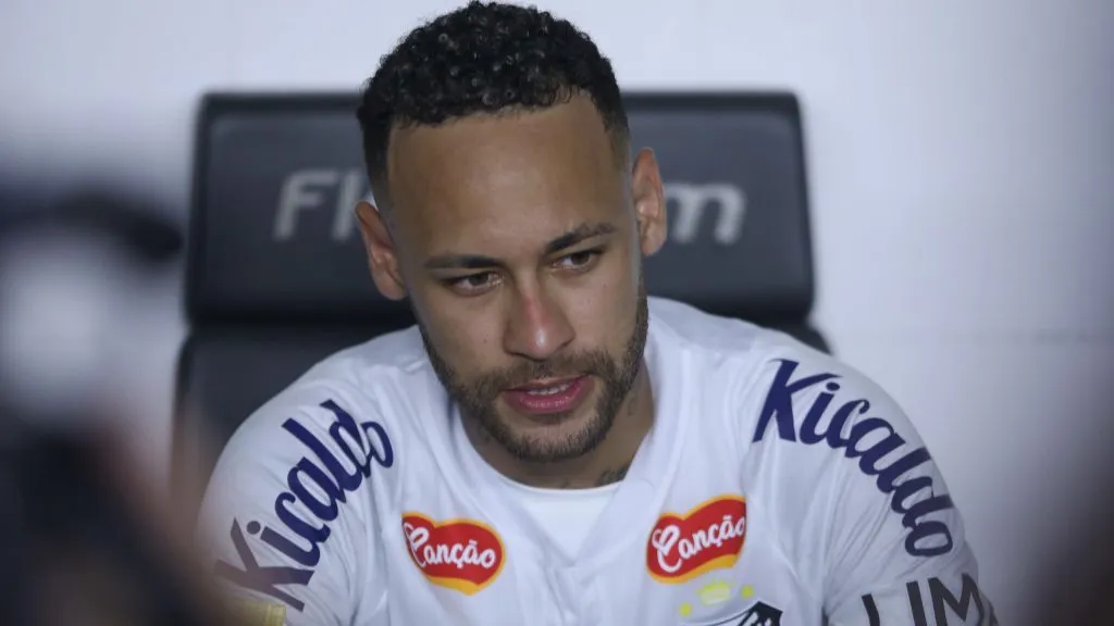 Neymar em partida pelo Santos. Foto: Reinaldo Campos/AGIF