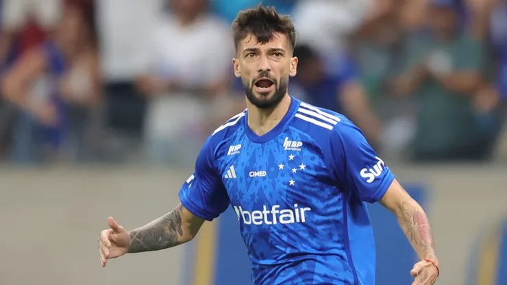 Lautaro Diaz jogador do Cruzeiro comemora seu gol durante partida contra o Betim no estadio Mineirao pelo campeonato Mineiro 2025. Foto: Gilson Lobo/AGIF