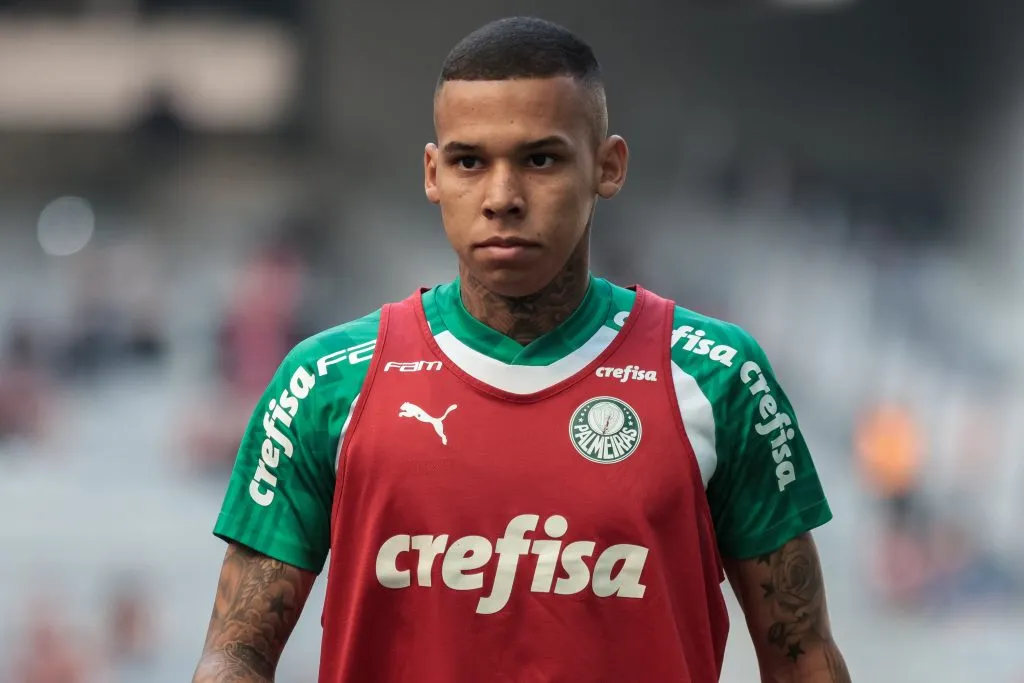 PR – CURITIBA – 02/07/2023 – BRASILEIRO A 2023, ATHLETICO-PR X PALMEIRAS – Garcia jogador do Palmeiras durante aquecimento antes da partida contra o Athletico-PR no estadio Arena da Baixada pelo campeonato Brasileiro A 2023. Foto: Robson Mafra/AGIF