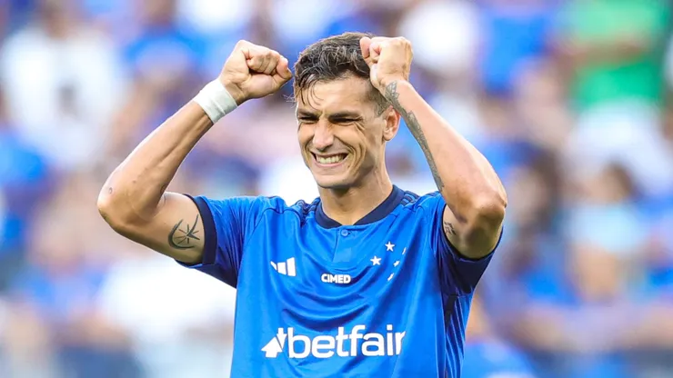 Juan Dinenno em partida pelo Cruzeiro. Foto: Gilson Lobo/AGIF