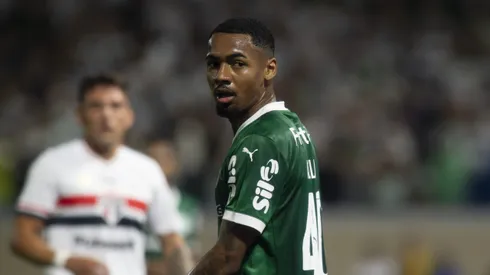 Allan jogador do Palmeiras durante partida contra o Sao Paulo no estadio Arena Barueri pelo campeonato Brasileiro A 2025.
