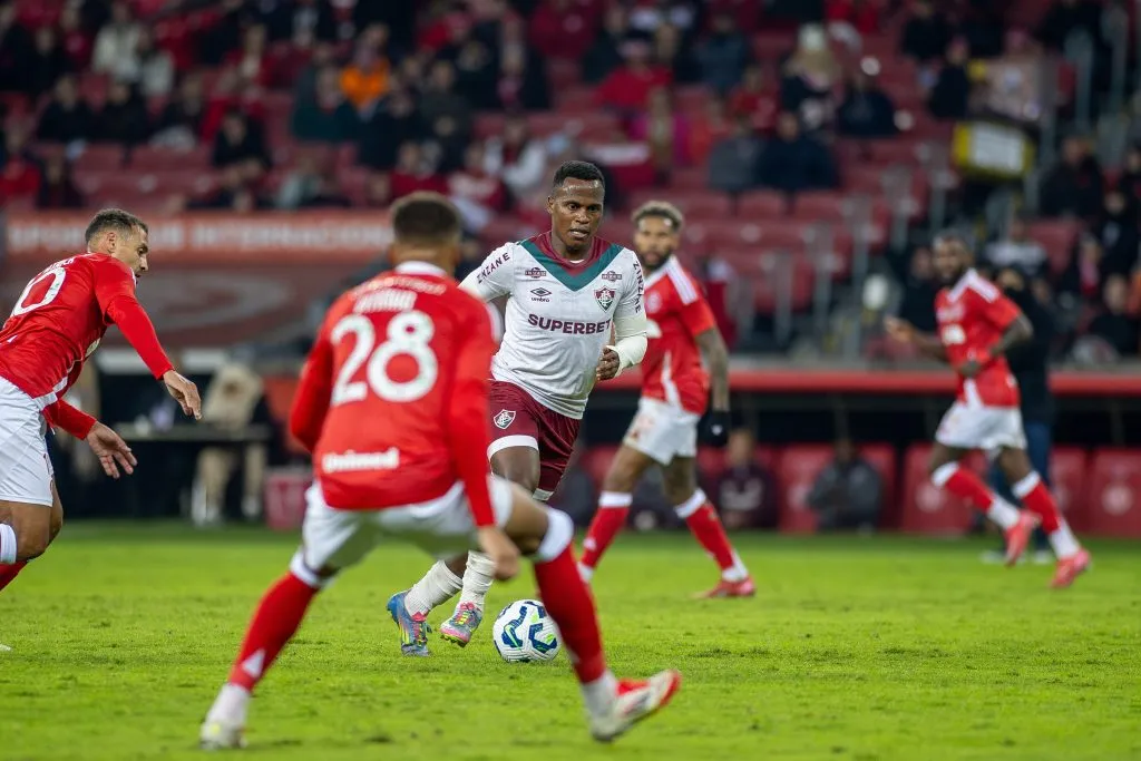 Cicinho aposta no Inter contra o Fluminense – Foto: Cristiano Junior/AGIF.