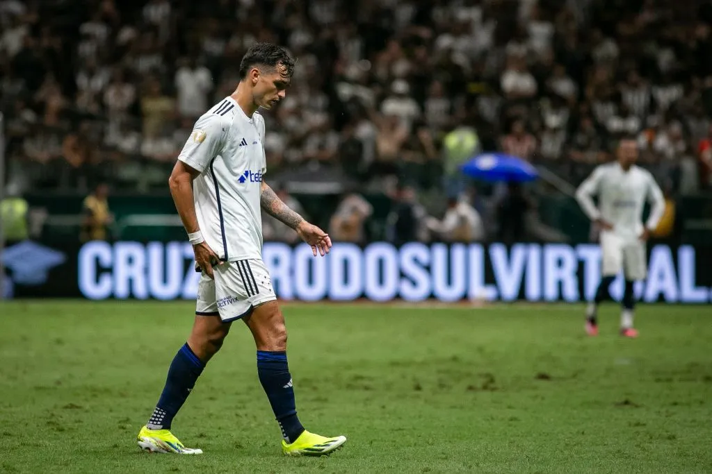 Juan Dinenno jogador do Cruzeiro durante partida contra o Atletico-MG – Foto: Fernando Moreno/AGIF