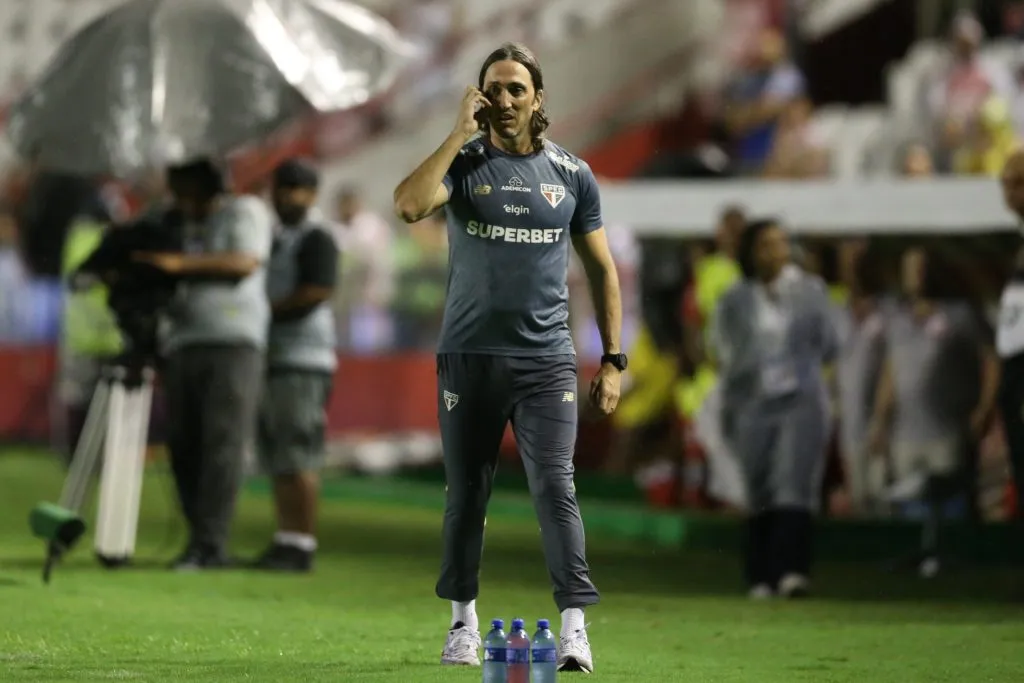 Zubeldía durante a partida contra o Náutico na Copa do Brasil de 2025. Foto: Marlon Costa/AGIF