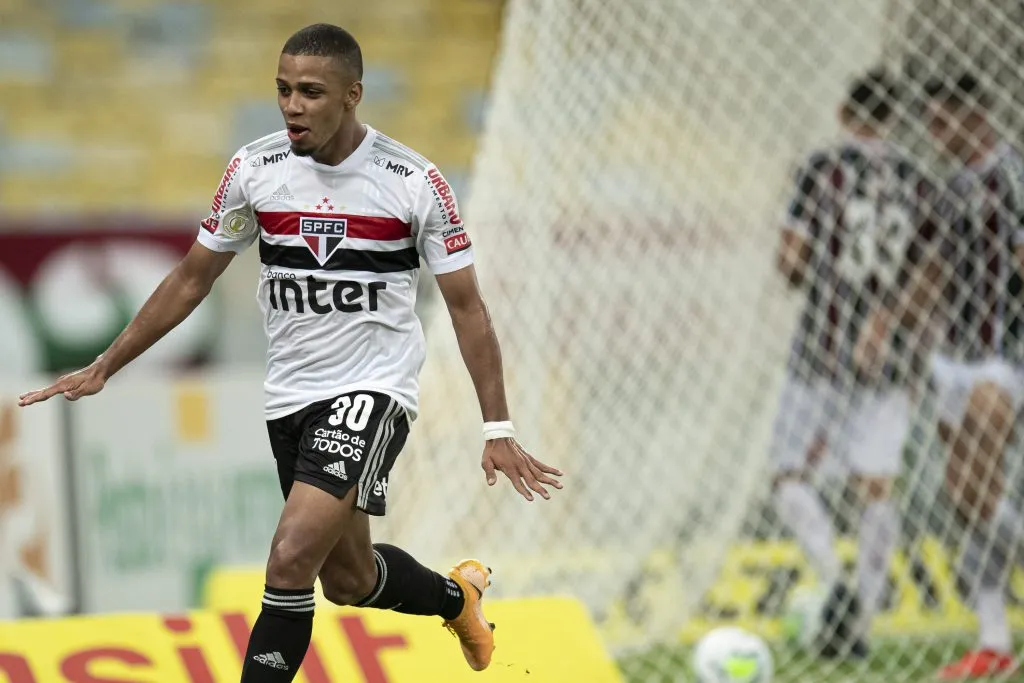 RJ – Rio de Janeiro – 26/12/2020 – BRASILEIRO A 2020, FLUMINENSE X SAO PAULO – Brenner jogador do Sao Paulo comemora seu gol durante partida contra o Fluminense no estadio Maracana pelo campeonato Brasileiro A 2020. Foto: Jorge Rodrigues/AGIF