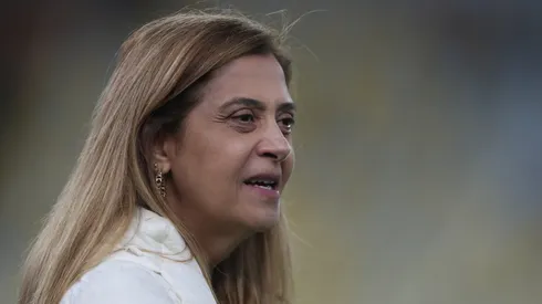 A presidente Leila Mejdalani Pereira do Palmeiras observa antes da partida entre Fluminense e Palmeiras no Brasileirão 2024 no Estádio do Maracanã em 24 de julho de 2024 no Rio de Janeiro, Brasil. (Foto de Wagner Meier/Getty Images)