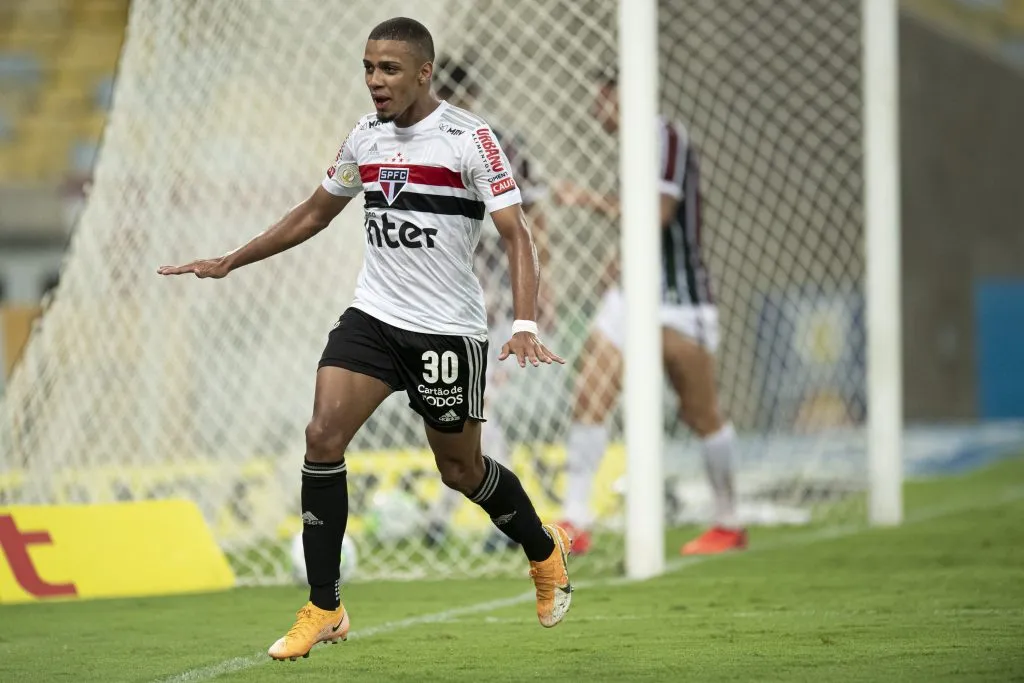 RJ – Rio de Janeiro – 26/12/2020 – BRASILEIRO A 2020, FLUMINENSE X SAO PAULO – Brenner jogador do Sao Paulo comemora seu gol durante partida contra o Fluminense no estadio Maracana pelo campeonato Brasileiro A 2020. Foto: Jorge Rodrigues/AGIF