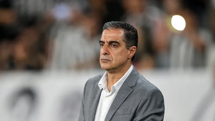 Renato Paiva técnico do Botafogo durante partida contra o Universidad de Chile no estádio Engenhão pelo campeonato Copa Libertadores 2025. Foto: Thiago Ribeiro/AGIF