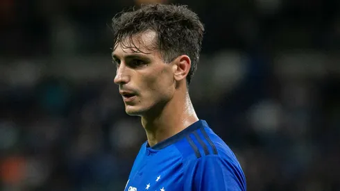 Dinenno rescindiu com o Cruzeiro.