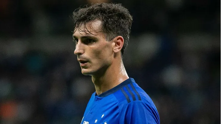 Dinenno rescindiu com o Cruzeiro.